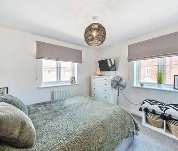 Cowslip Drive, Bishops Cleeve, Cheltenham, Gloucestershire, GL52 - Photo 4