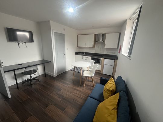 Flat 4 674 Bristol Road All Bills Included - Photo 1