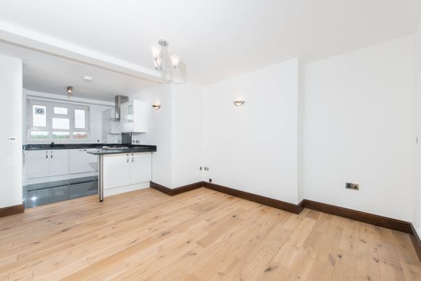 Blythe Road, London, W14 flat to rent - Photo 1
