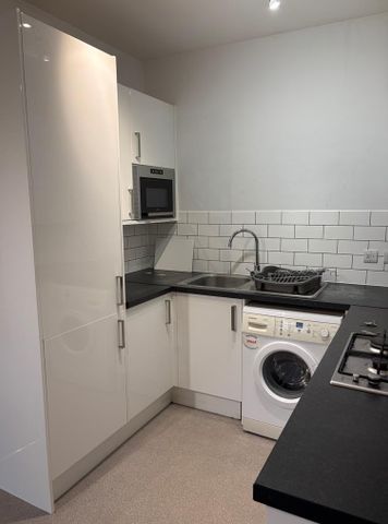 The Broadway, Mill Hill, London NW7 - Photo 2