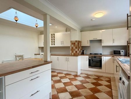 3 bedroom detached bungalow to rent - Photo 5