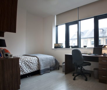 1 bedroom in a flat share to rent - Photo 3