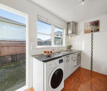 Sunny two bedroom home with north-facing deck! - Photo 1