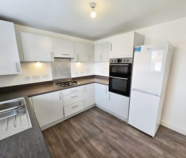 4 bedroom detached house to rent - Photo 3