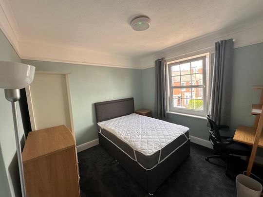 6 bedroom house - Photo 1