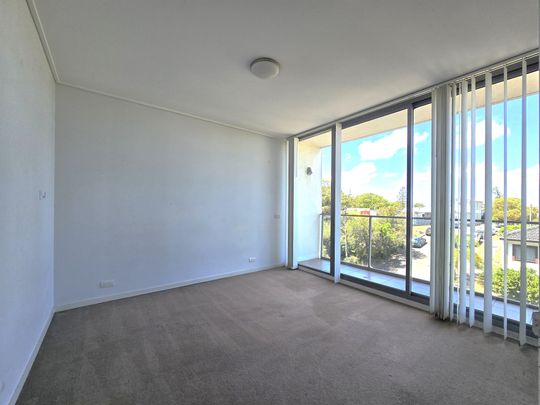 SPACIOUS & CONVENIENT TWO BEDROOMS APARTMENT + ONE STUDY ROOM - Photo 1