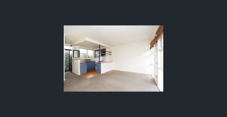 Spacious and bright - Photo 5