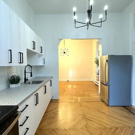 MAJESTUEUX 3 1/2 semi meublé dans un immeuble ancestral (LOGEMENT UNIQUE) - Photo 4