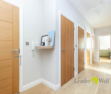 2 bed flat to rent in Meyrick Park Crescent, Bournemouth, BH3 - Photo 1