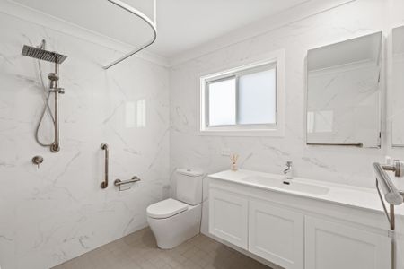 Beautifully presented garden villa with water included - Photo 4