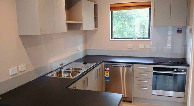 Refurbished 2 Bedroom Apartment - Photo 1