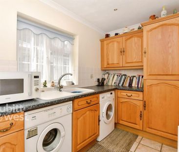 3 bedroom detached bungalow to rent - Photo 6