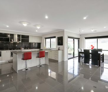 Double DELIGHT with a Big, Bold & Bright house! - Photo 4