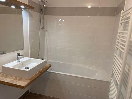 Location Appartement 4 pièces 83m² - Photo 4