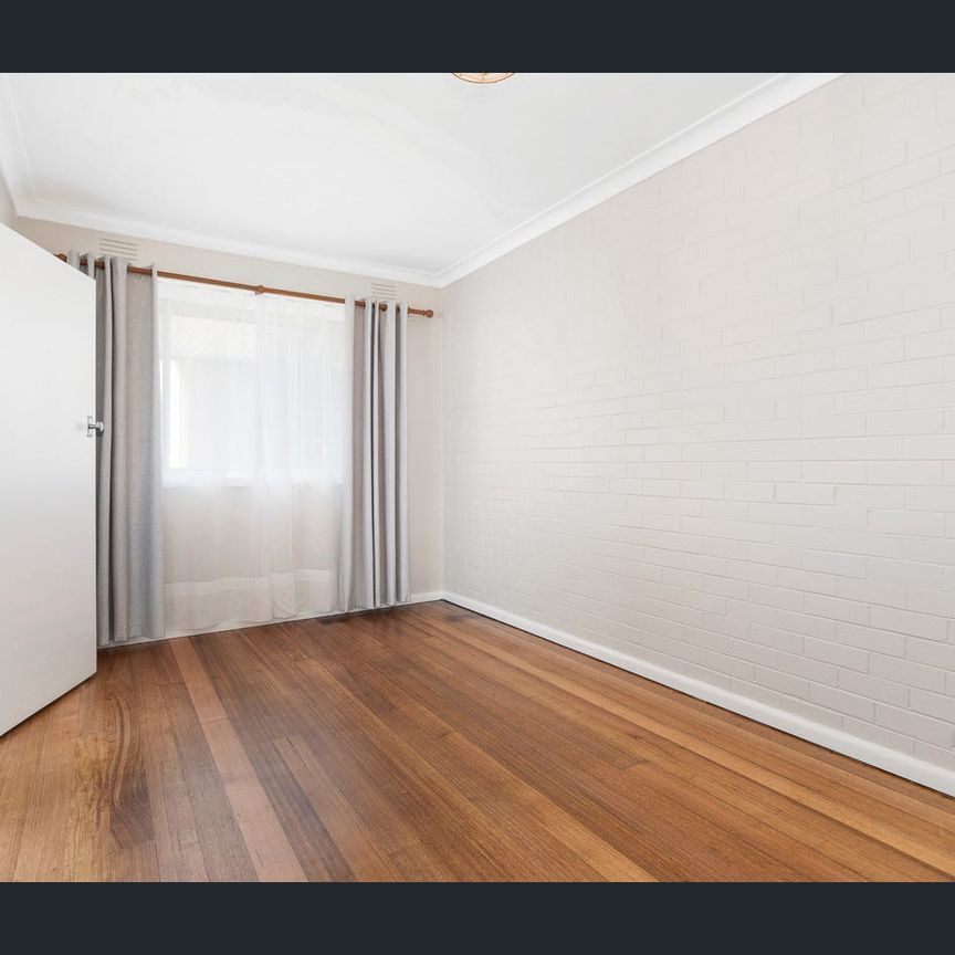 Central living 1 BED, 1 BATH close to shops, beach and hospital - Photo 1