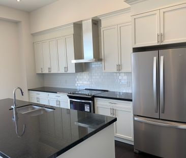 For Lease - 38 Hayeraft Street, Whitby, Ontario - Photo 5