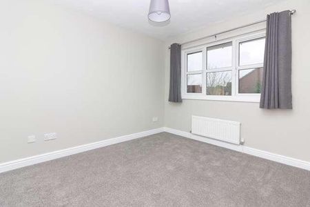 Old Farm Park - Lovely Modern Bedroom Semi With D/s Cloakroom, Garage & Garden, MK7 - Photo 3