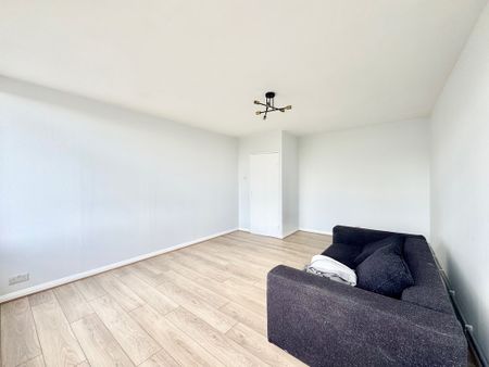 2 Bedroom Apartment, Keswick Heights, Keswick Road, London SW15 - Photo 2