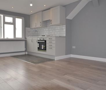 5 bedroom House To Let Total Size: 2200 SQ FT - Photo 4