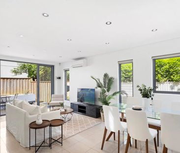 Rear Townhouse With 106sqm Of Alfresco Living Space In A Boutique C... - Photo 2