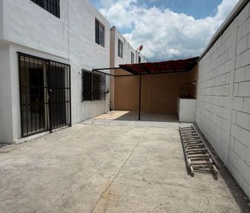 Casa en Renta en esquina con excedente, Las Lomas Sector Bosques Ga... - Photo 2