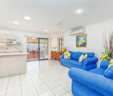 Lovely 4 Bedroom home with Side Access - Photo 3