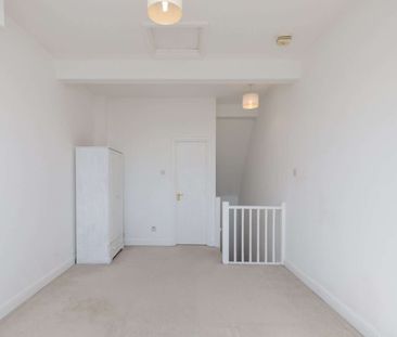 Beautiful one bedroom property, in a historic conversion. - Photo 6