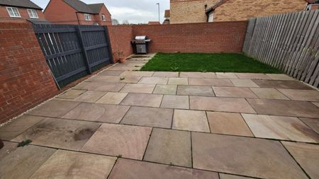 3 bed Semi-Detached - To Let - Photo 5