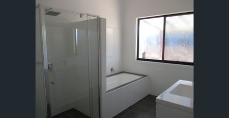 3 BEDROOM HOME CLOSE TO THE WATER!! - Photo 5