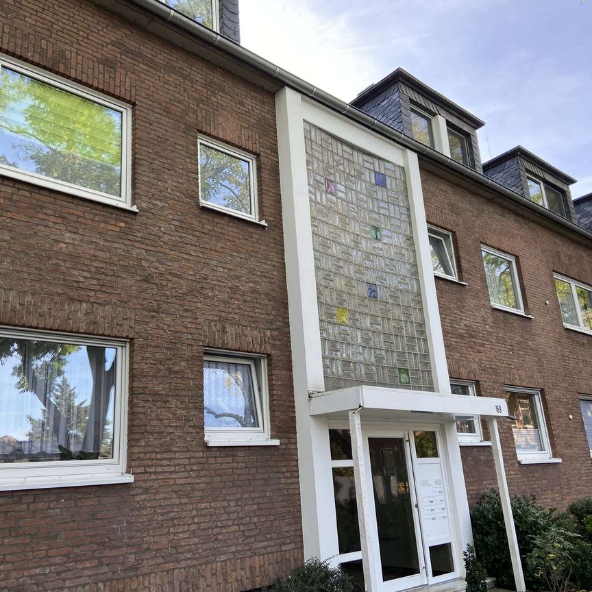 KREFELD-BOCKUM - FRISCH SANIERTE-2 ZIMMER-WOHNUNG IN BESTER WOHNLAGE MIT BALKON - Foto 1