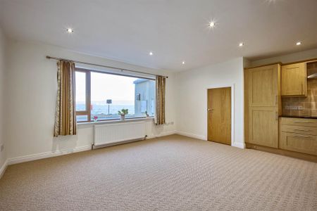 12D The Esplanade, Holywood, BT18 9JP - Photo 4