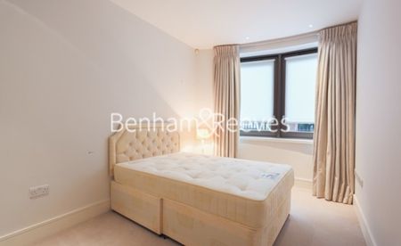 3 Bedroom flat to rent in Thornwood Gardens, Kensington, W8 - Photo 2