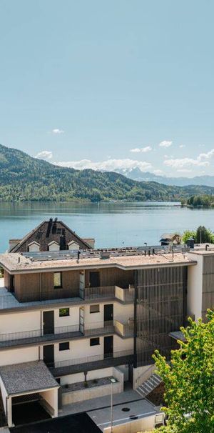 LIVING LAKE. Vollmöblierte 2-Zimmer-Luxuswohnung mit top Seeblick und zwei Autoabstellplätzen. - Photo 1