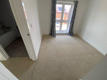 3 Bed Terraced House, Crop Leaze, BS34 - Photo 2