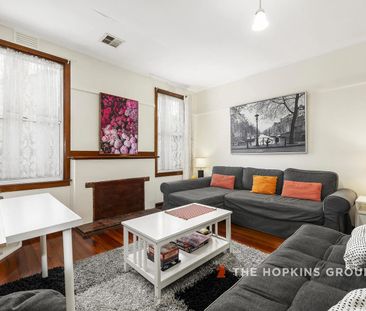 Room available now in this well maintained rooming house! - Photo 1