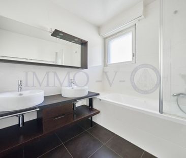 SPACIEUX AVEC BALCONS ET VUE LAC - EMPLACEMENT IDYLLIQUE - Photo 4