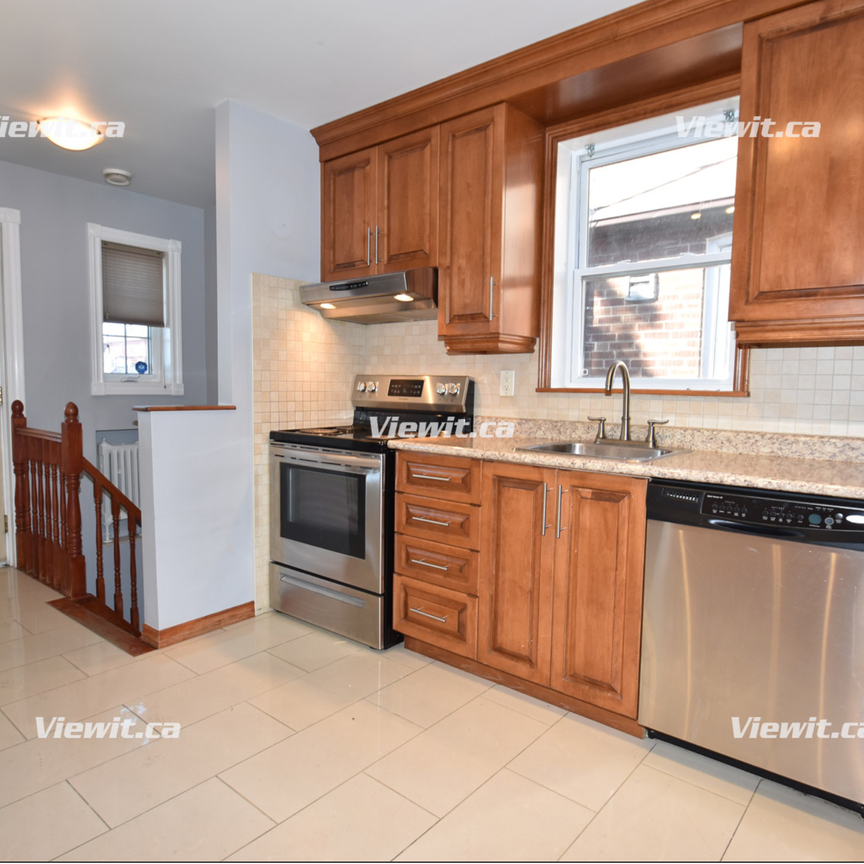 33 Montcalm Ave, Toronto, ON - Photo 1