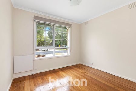 Renovated 2 BR unit in excellent location - Photo 2