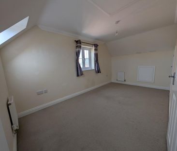 3 bedroom semi-detached house to rent - Photo 5