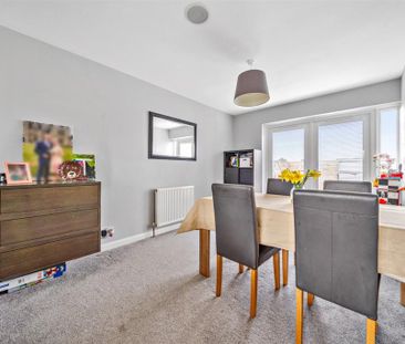 3 bedroom end of terrace house to rent - Photo 3