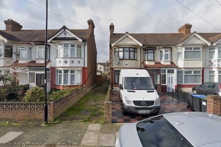 Collinwood Avenue, Enfield EN3, London - Photo 5