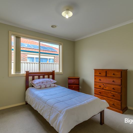 EAST FACING GEM IN A PRIME LOCATION ! - Photo 1