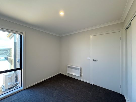 Spacious & Modern Living Near Geelong - Photo 1
