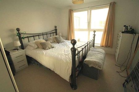 Skyline Plaza, Town Centre, Basingstoke, Hants, RG21 - Photo 4