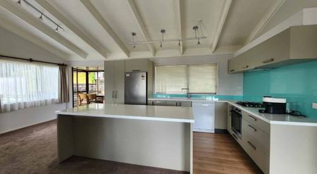 Spacious Family Home in Popular Merrilands - Photo 4