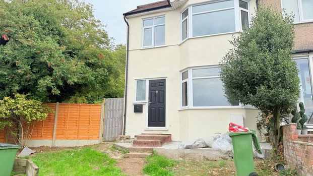 3 bedroom semi-detached house to rent - Photo 1