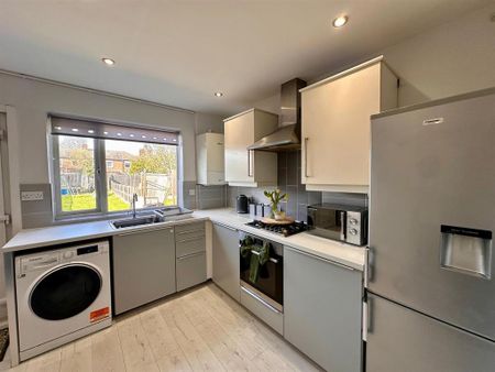 2 bedroom terraced house to rent - Photo 4
