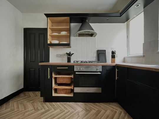 1 bedroom in a house share to rent - Photo 1