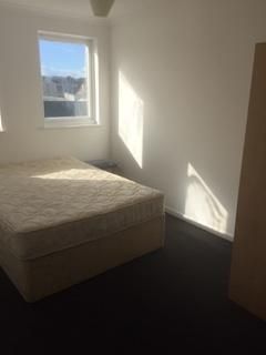 3 bedroom flat to rent - Photo 3