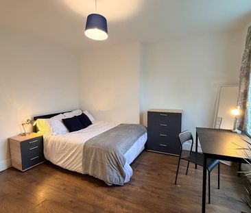 Room in a Shared House, Netherby House, SW8 - Photo 5